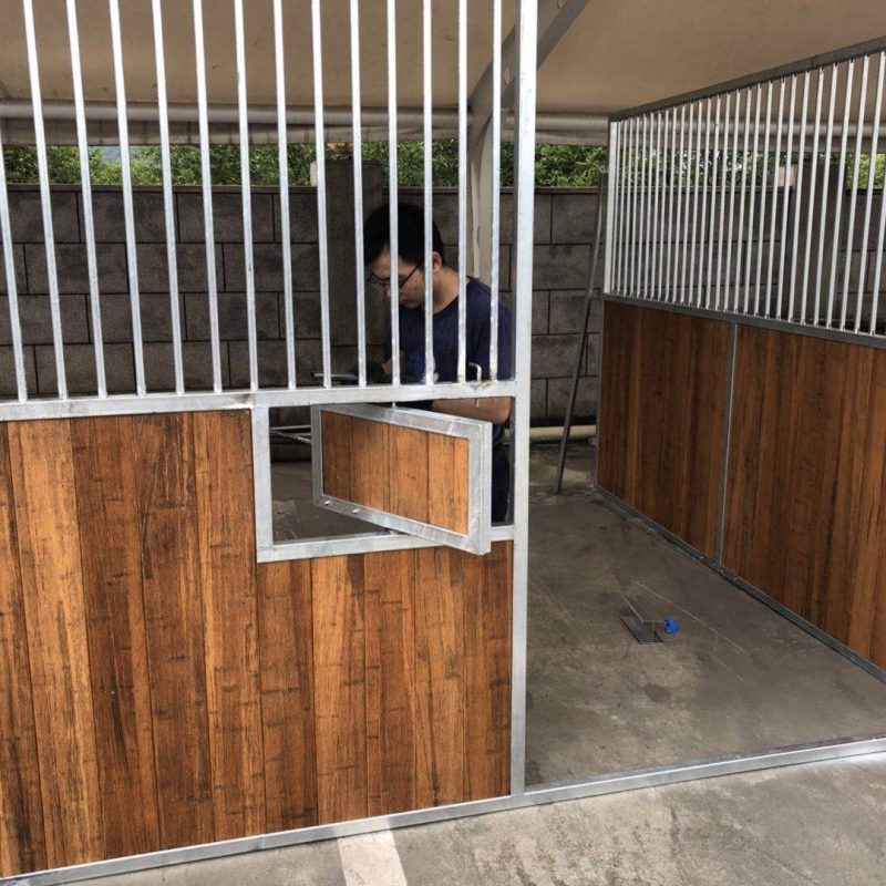 Outdoor Horse Stables with Roof Horse Shelter for Equestrian Club Horse Boarding Cheap Galvanized Steel Dressage Equipment