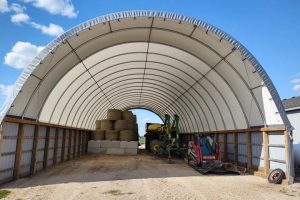 Refugio Domo para Contenedor de 40 Pies a Medida – Estructura de Acero con Cubierta de PVC Impermeable