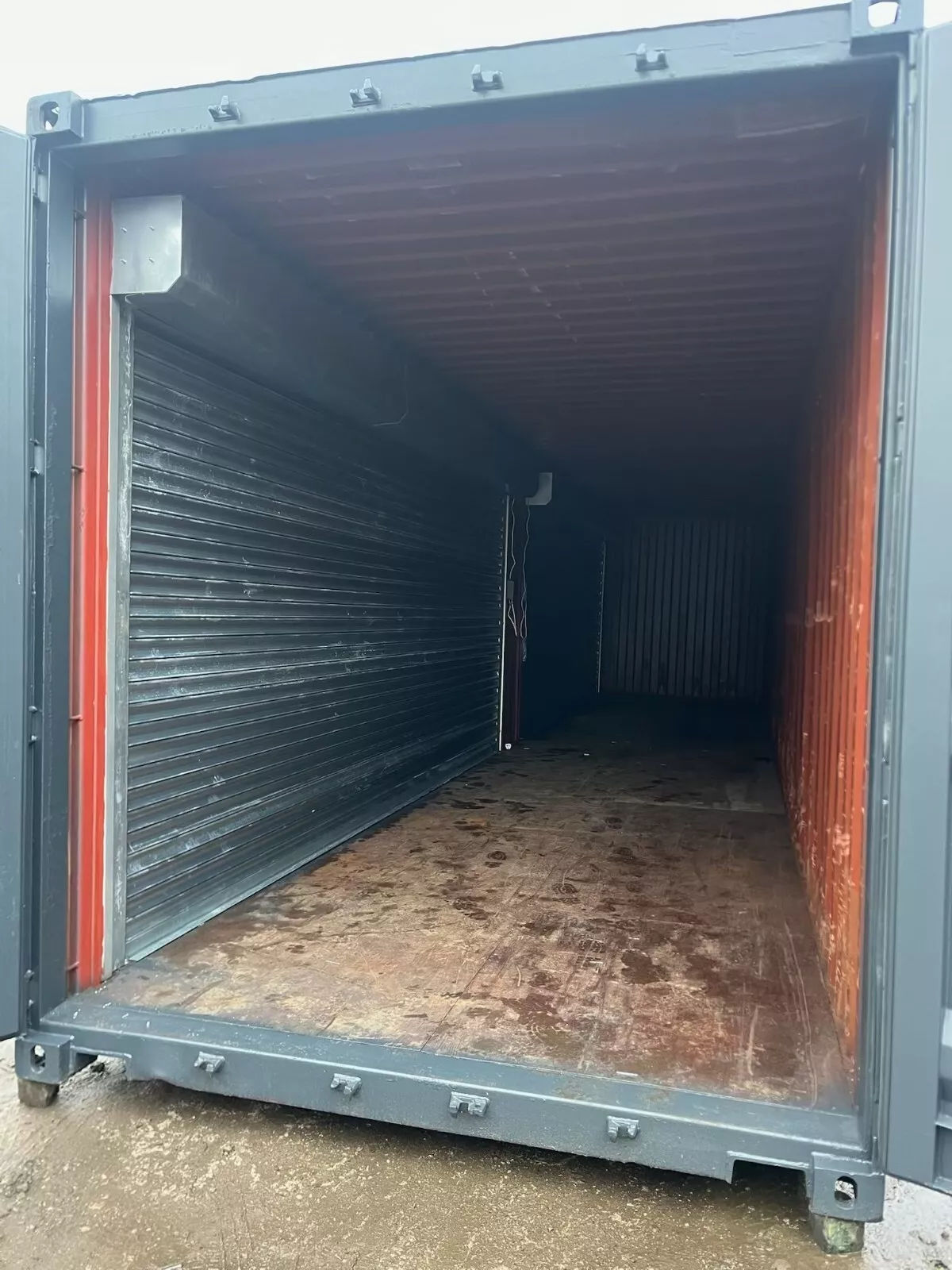 40ft x 8ft Roller Shutter Shipping Container – Secure, Accessible, and Weatherproof Storage - Imagen 10