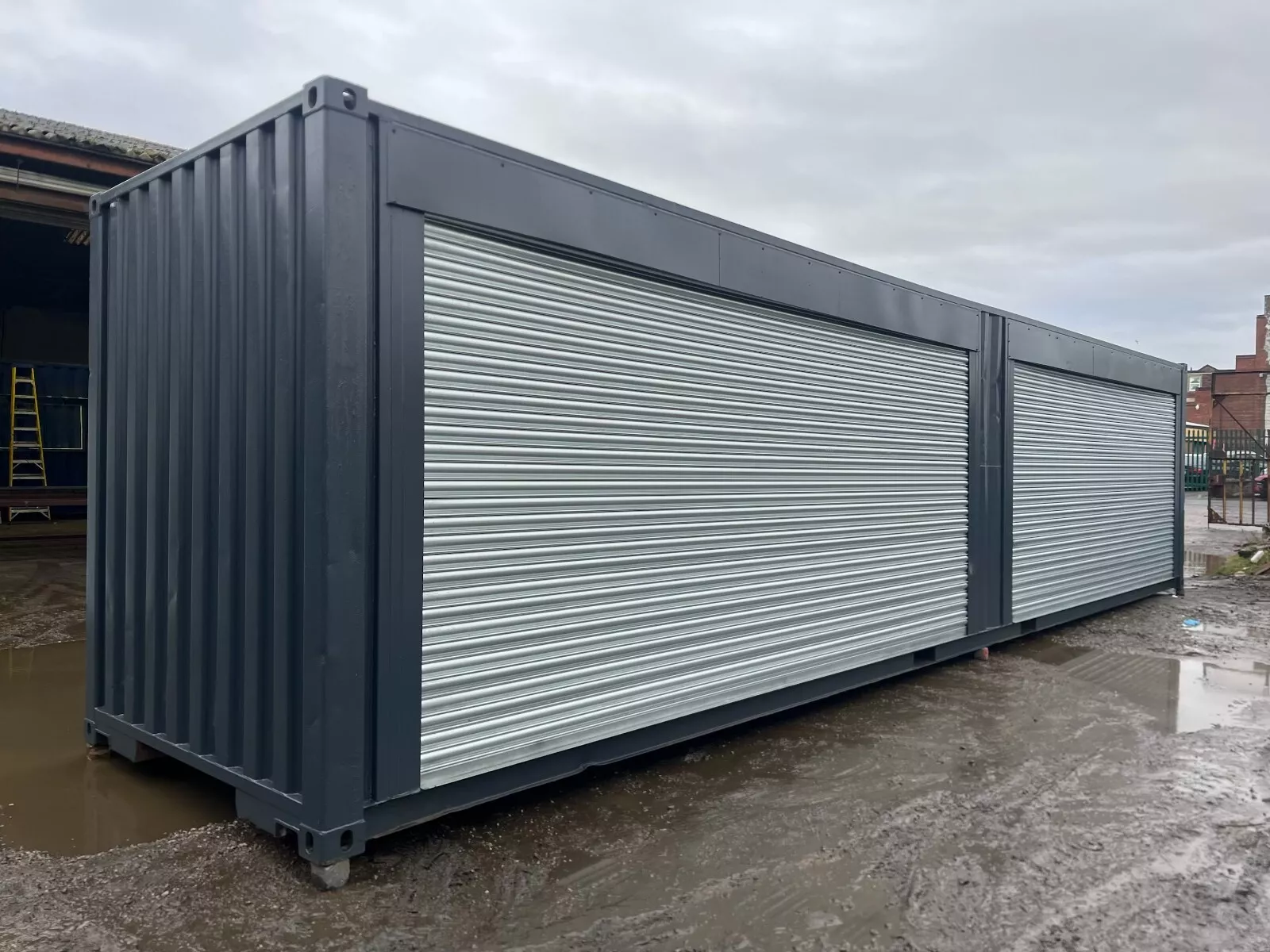 40ft x 8ft Roller Shutter Shipping Container – Secure, Accessible, and Weatherproof Storage - Imagen 3
